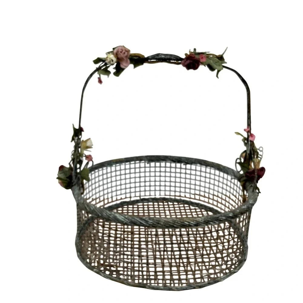 Vintage Shabby Chic Wire Basket Floral Handle Rustic Metal Cottagecore Décor‎
